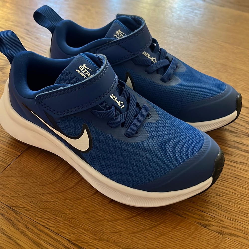 Brand new Nike Starrunner 11c